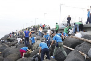 SM By the BAY Spearheads a Bigger Coastal Cleanup