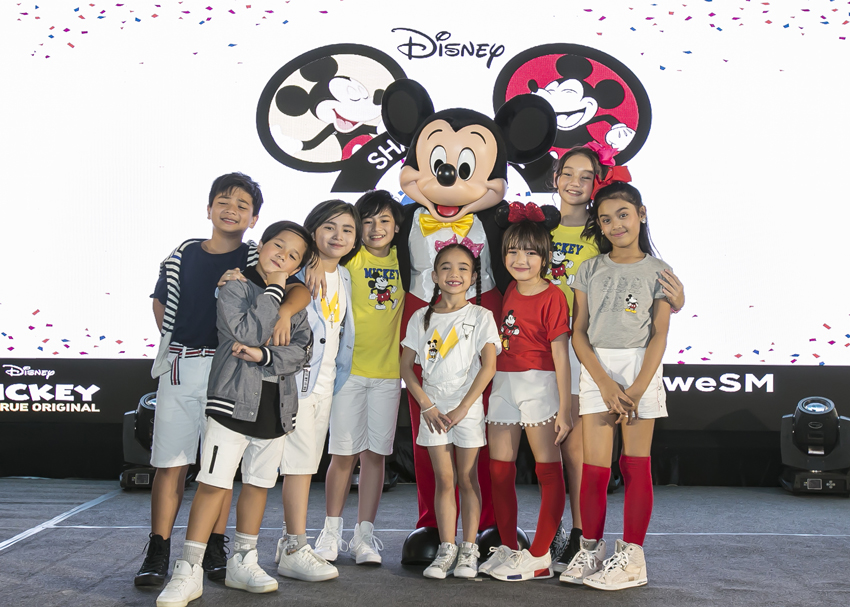 Mickey_with_SM_Little_Stars
