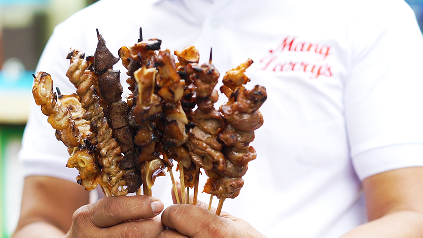 Arguably-the-most-famous-isaw-stand--not-just-in-Katipunan-but-everywhere-else-Mang-Larrys