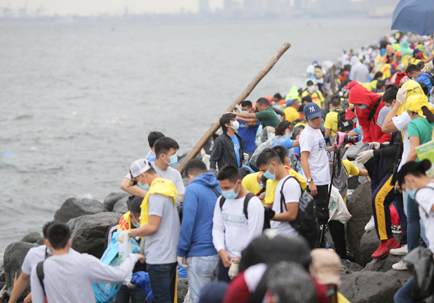 thousands-of-volunteers-show-up-for-sm-by-the-bay-coastal-cleanup-drive