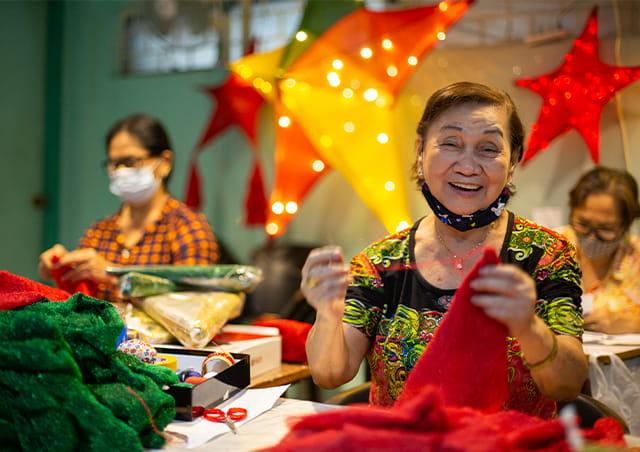 Women parol artisans of Manila are stars of Kultura this Christmas