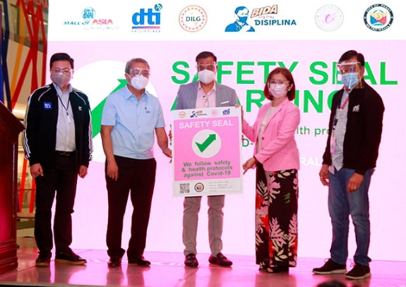 33 SM Malls in Luzon, NCR Awarded Safety Seal by IATF and LGUs 